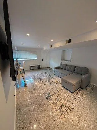 Apartment Comfortable Living, Within Reach!